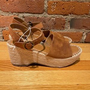 Universal Thread Platform Sandals